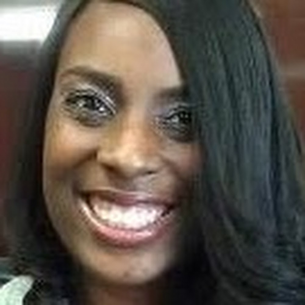 Meet your Posher, Gloria